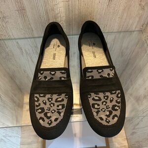Clarks Cloudsteppers Adella Stride Black Knit Leopard Print Loafers Women’s 9.5